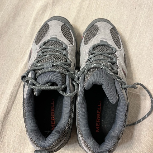 BRAND NEW merrell waterproof hiking shoes - Picture 4 of 6